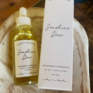 Earth Harbor cleansing oil New in box